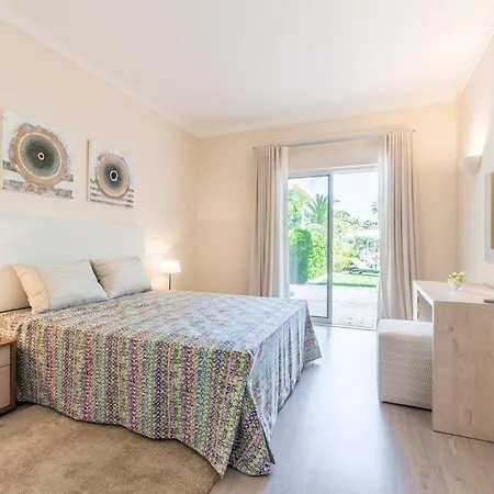 Sleeps 6 Pool Air Con Apartment Quinta do Lago