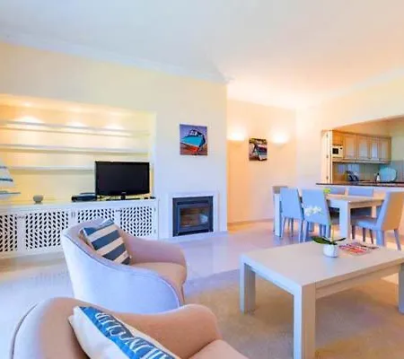 Sleeps 6 Pool Air Con 公寓